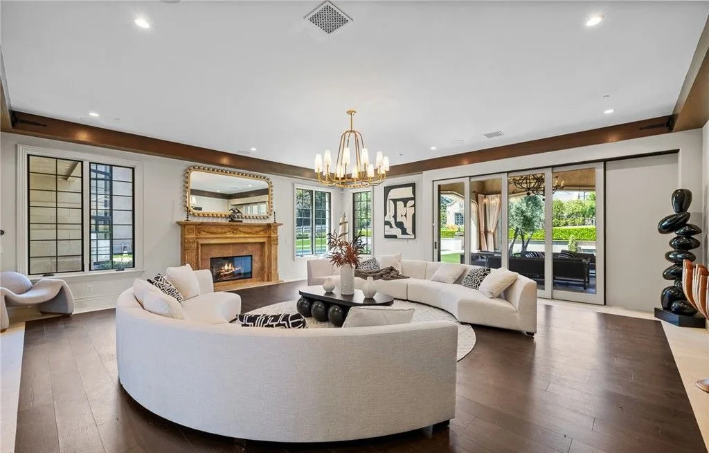 Exquisite 18 Dovetail Ln Estate 15.5M English Tudor Mansion Offering a Perfect Fusion of Classic and Modern Elegance 7