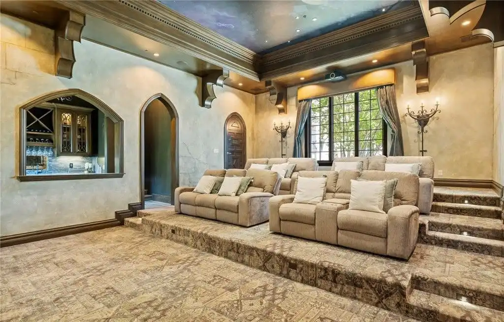 Exquisite 18 Dovetail Ln Estate 15.5M English Tudor Mansion Offering a Perfect Fusion of Classic and Modern Elegance 9