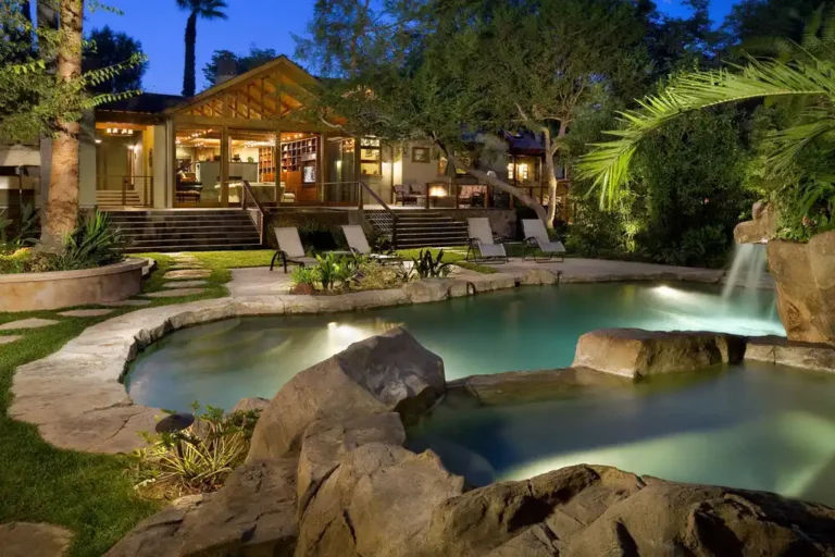 Farmdale Avenue Residence by Whipple Russell Architects, A Reimagined California Ranch with Tropical Resort Ambience