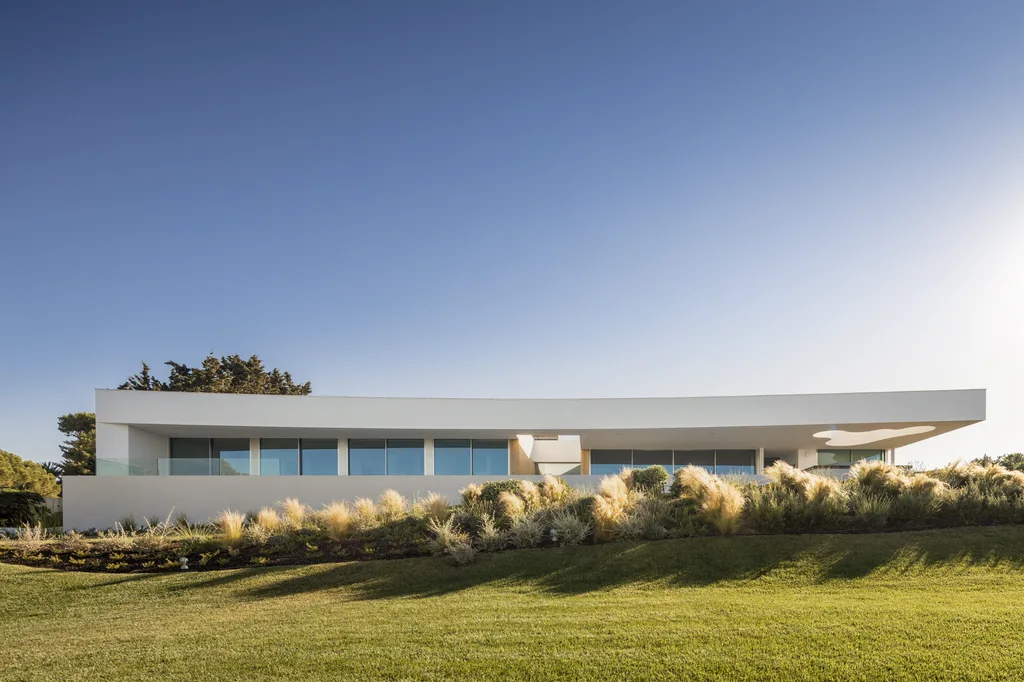 LuxMare Houses by Mário Martins Atelier, A Harmonious Dialogue Between Ocean Light and Architecture in Algarve, Portugal
