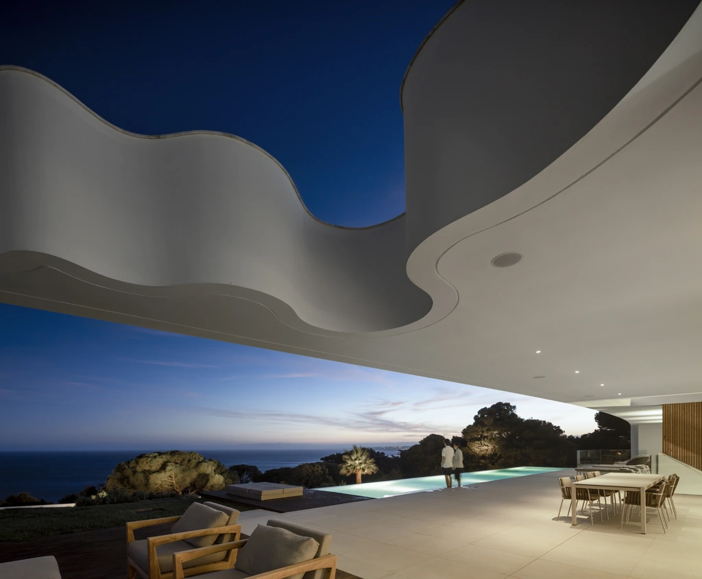LuxMare Houses by Mário Martins Atelier, A Harmonious Dialogue Between Ocean Light and Architecture in Algarve, Portugal
