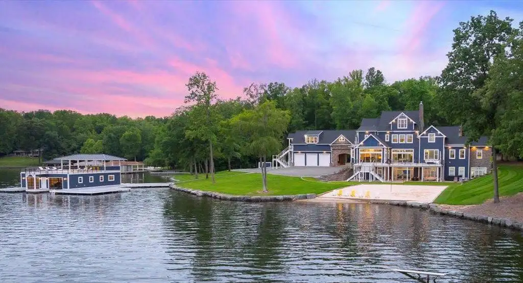Luxurious Waterfront Masterpiece at 542 Twin Lakes Ln Sets the Standard for Lake Anna Living — Asking 4749000 1