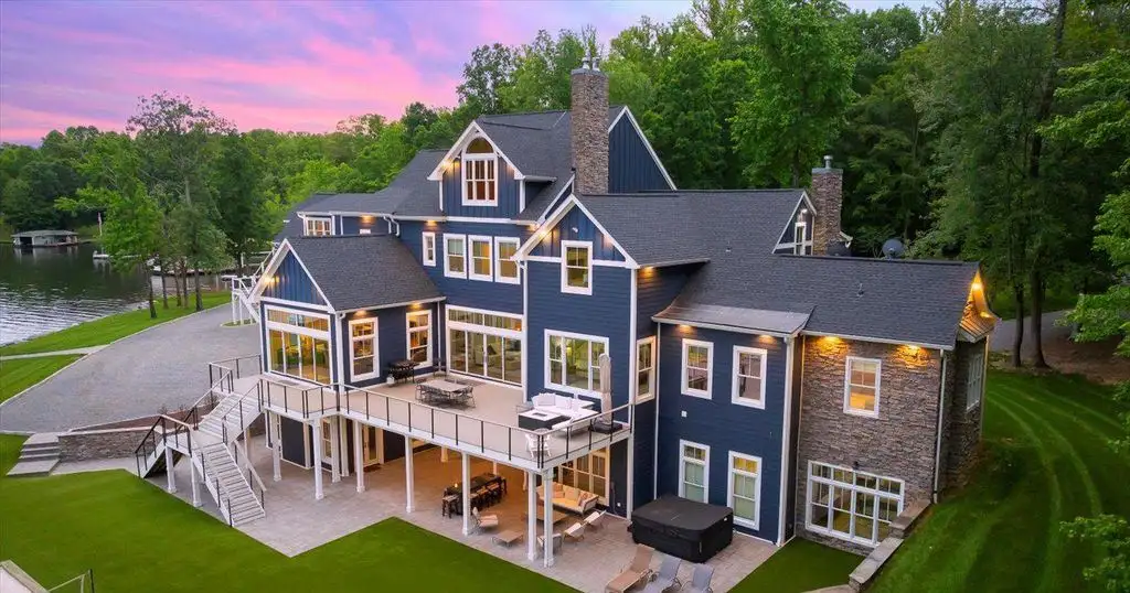 Luxurious Waterfront Masterpiece at 542 Twin Lakes Ln Sets the Standard for Lake Anna Living — Asking 4749000 18