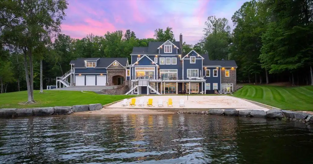 Luxurious Waterfront Masterpiece at 542 Twin Lakes Ln Sets the Standard for Lake Anna Living — Asking 4749000 19