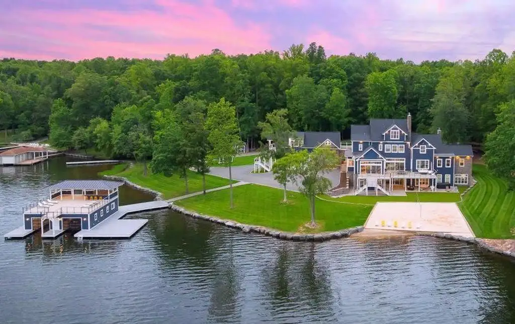 Luxurious Waterfront Masterpiece at 542 Twin Lakes Ln Sets the Standard for Lake Anna Living — Asking 4749000 23