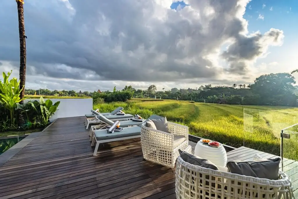 MOA Villa by Ilot Architects Seamlessly Merges Modern Design with Tropical Serenity in Bali 10