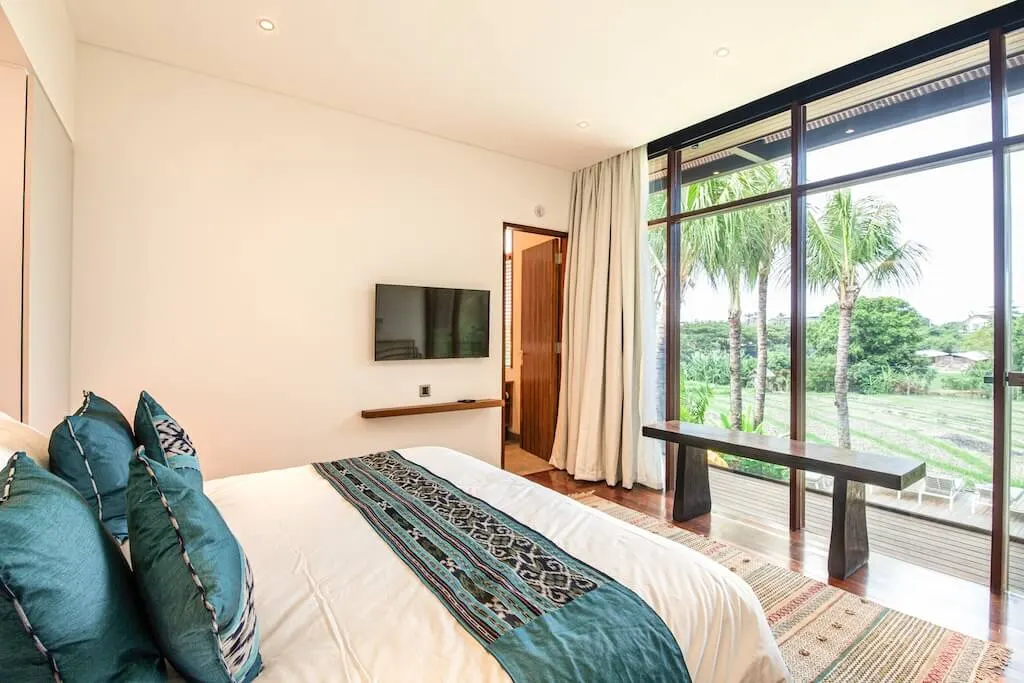 MOA Villa by Ilot Architects Seamlessly Merges Modern Design with Tropical Serenity in Bali 11