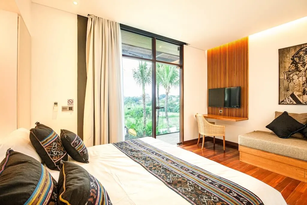 MOA Villa by Ilot Architects Seamlessly Merges Modern Design with Tropical Serenity in Bali 2