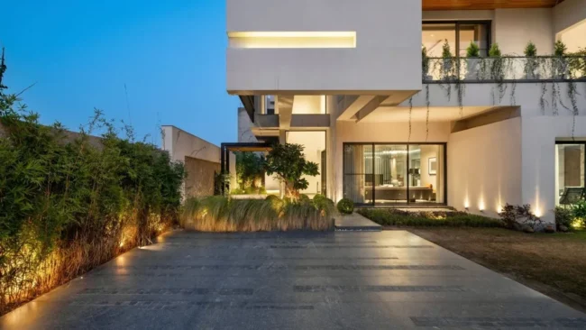 Panjab House by Planet Design & Associates Blends Floating Geometry with Light-Filled Living in Ludhiana, India