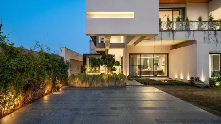 Panjab House by Planet Design & Associates Blends Floating Geometry with Light-Filled Living in Ludhiana, India
