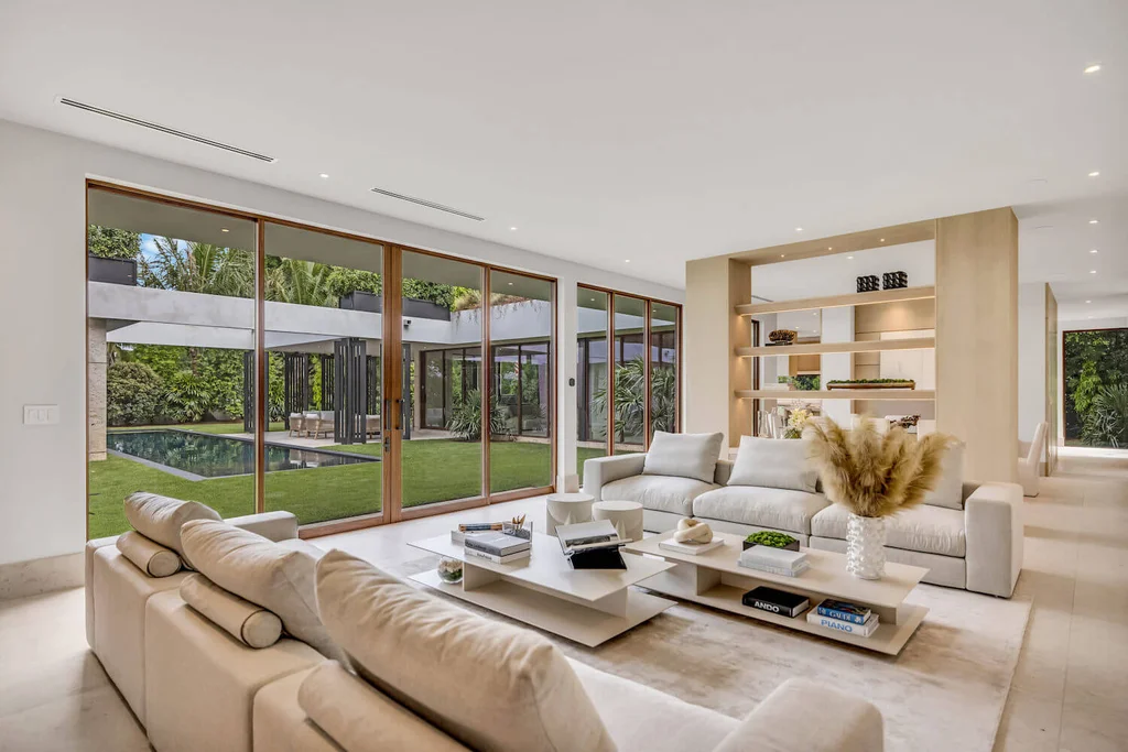 Reverse Garden House by Praxis Architecture Reimagines Privacy and Landscape in Miami 7