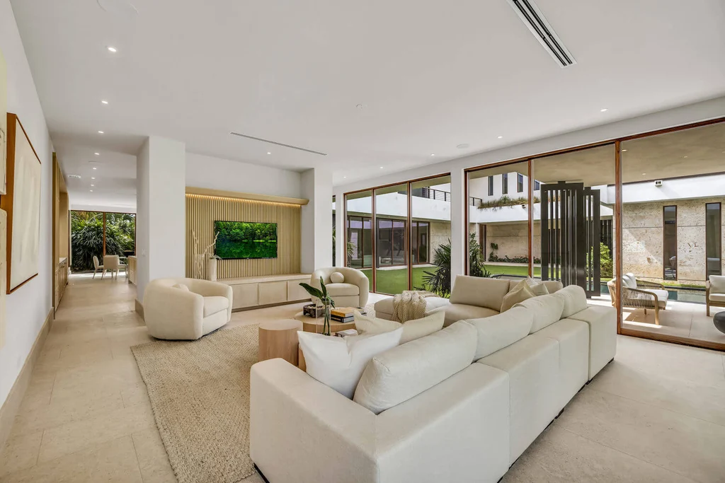 Reversed Garden House by Praxis Architecture Reimagines Privacy and Landscape in Miami