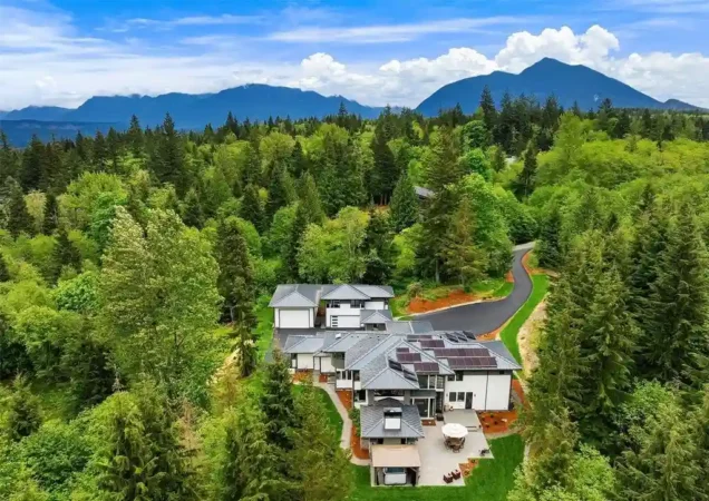 Exceptional Modern Estate in Washington’s Coveted Uplands Reserve Listed for $3.85 Million