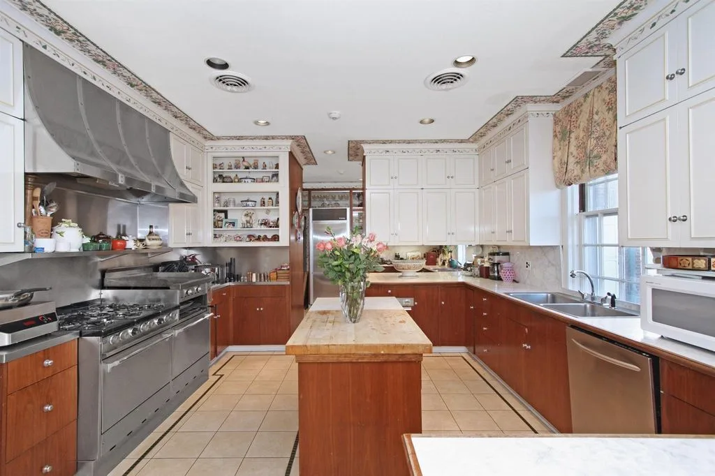 Stunning 2 Wallis Lane 9.999M All Brick Estate with Historic Charm and Sweeping Long Island Sound Vistas 4