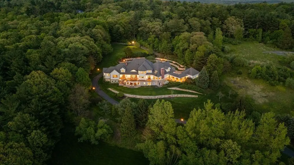 Stunning Architectural Masterpiece at 6 Wayside Cir Lists for 3.575 Million in Massachusetts 14