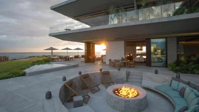 Vallarta House by Ezequiel Farca Studio Blends Coastal Elegance and Tropical Architecture in Puerto Vallarta