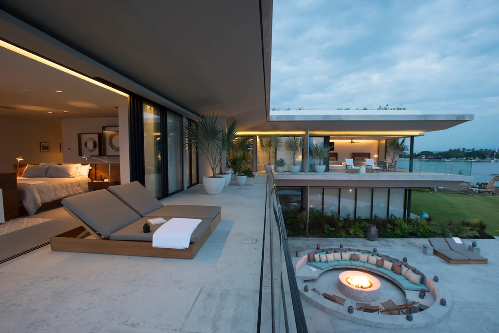 Vallarta House by Ezequiel Farca Studio Blends Coastal Elegance and Tropical Architecture in Puerto Vallarta 3
