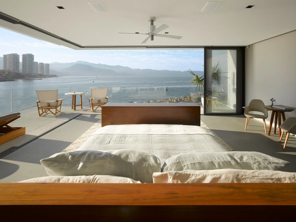 Vallarta House by Ezequiel Farca Studio Blends Coastal Elegance and Tropical Architecture in Puerto Vallarta