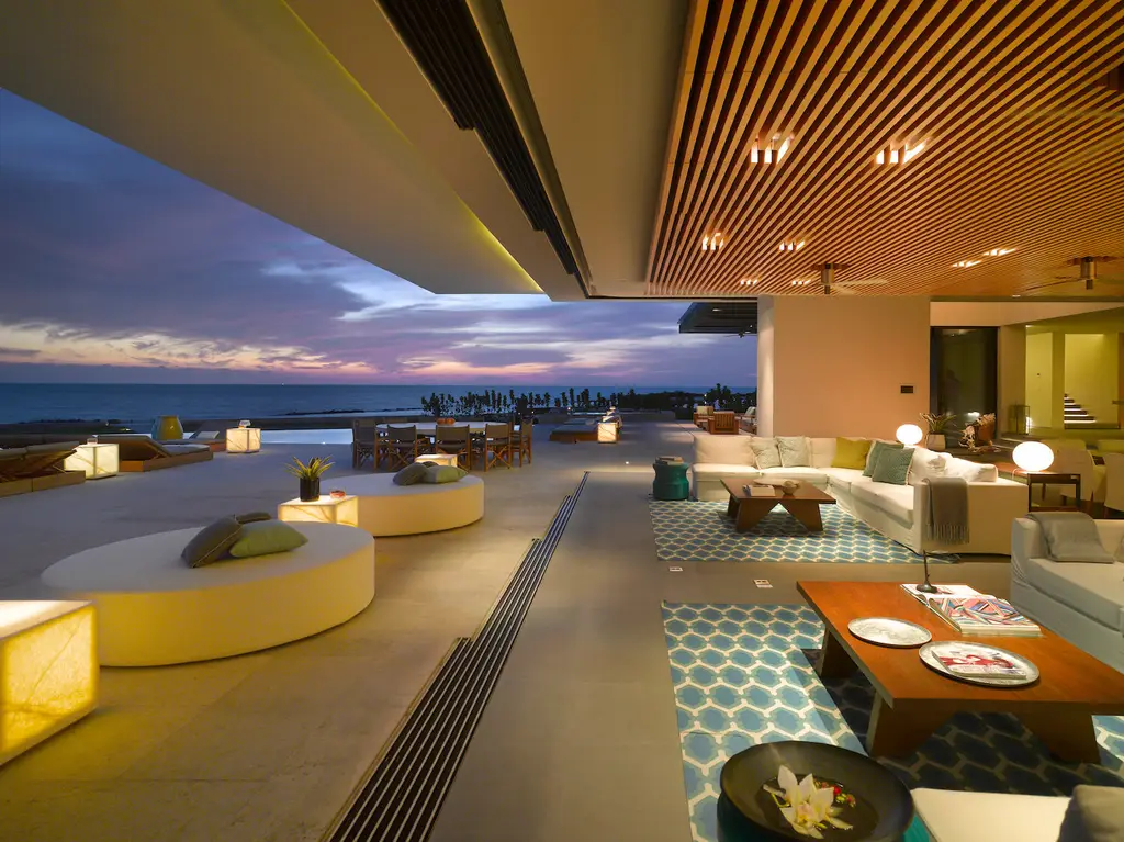 Vallarta House by Ezequiel Farca Studio Blends Coastal Elegance and Tropical Architecture in Puerto Vallarta