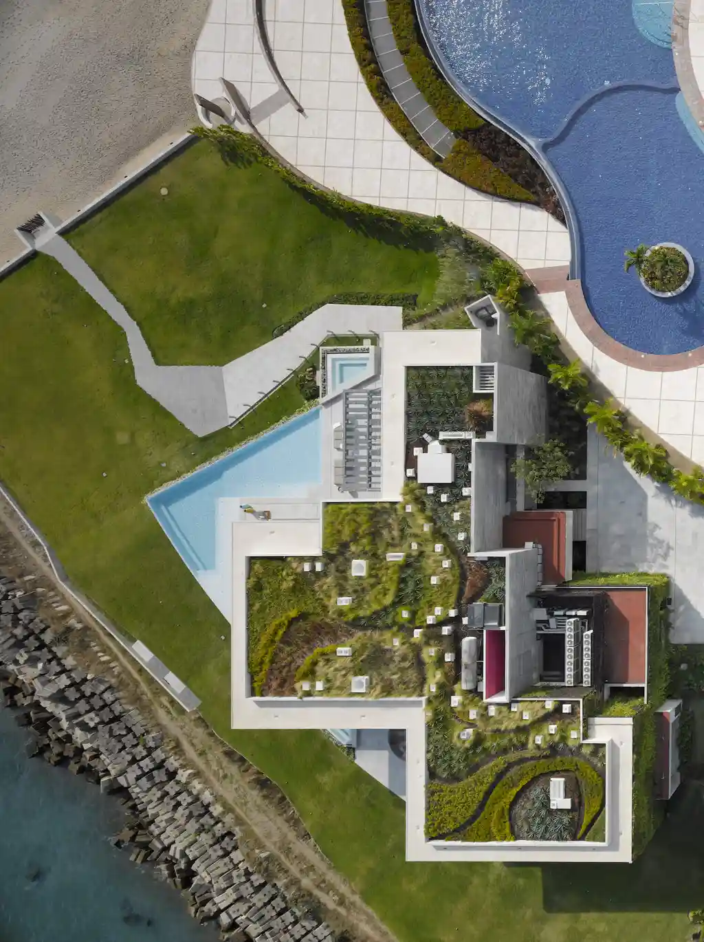 Vallarta House by Ezequiel Farca Studio Blends Coastal Elegance and Tropical Architecture in Puerto Vallarta