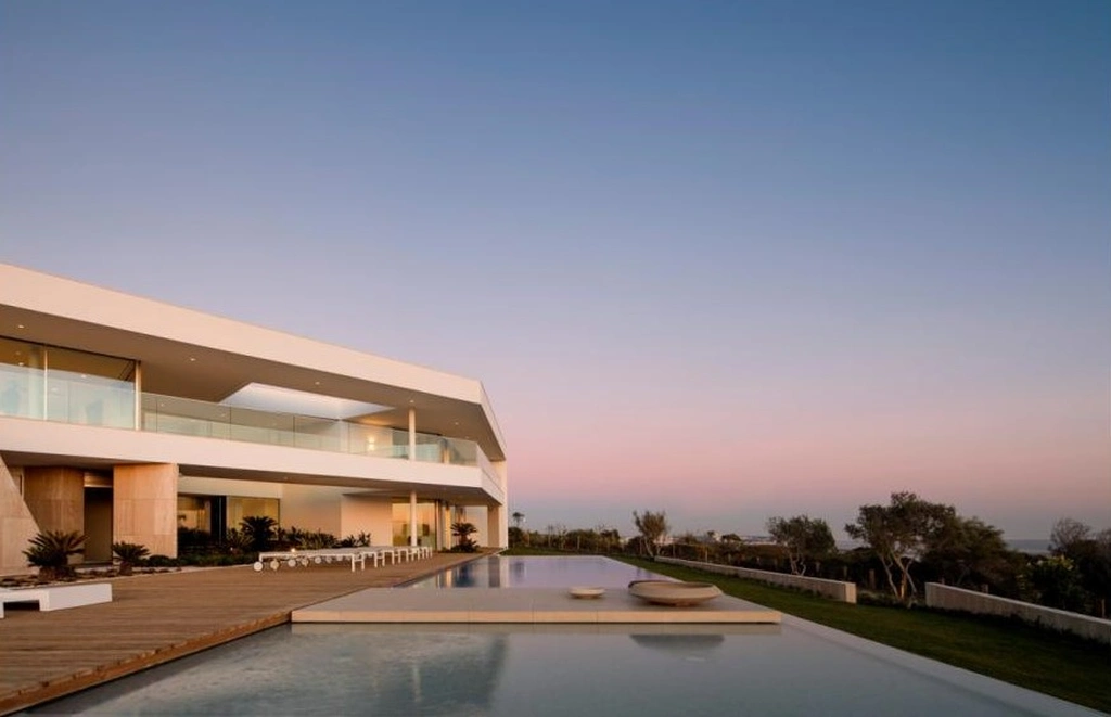 Villa Pernoi by Mário Martins Atelier, A Sculptural Haven on the Algarve Coast