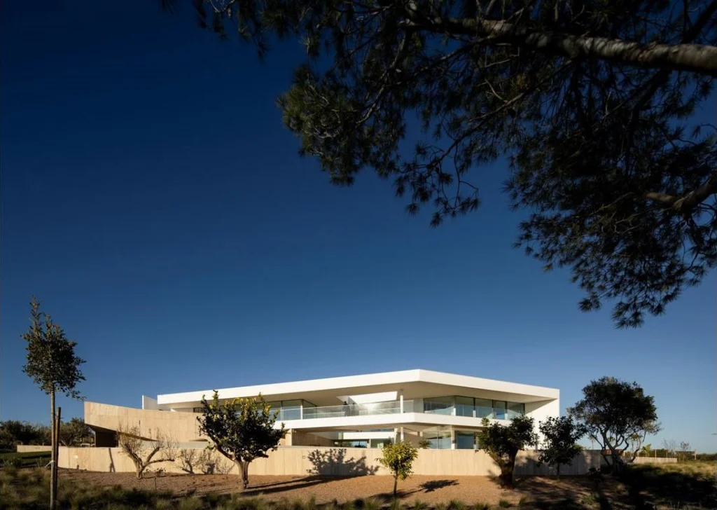 Villa Pernoi by Mario Martins Atelier A Sculptural Haven on the Algarve Coast 3 1