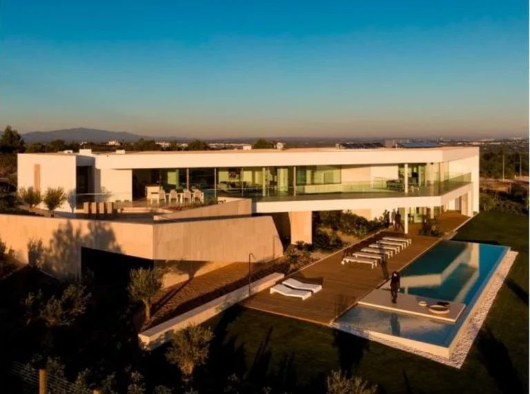 Villa Pernoi by Mário Martins Atelier, A Sculptural Haven on the Algarve Coast
