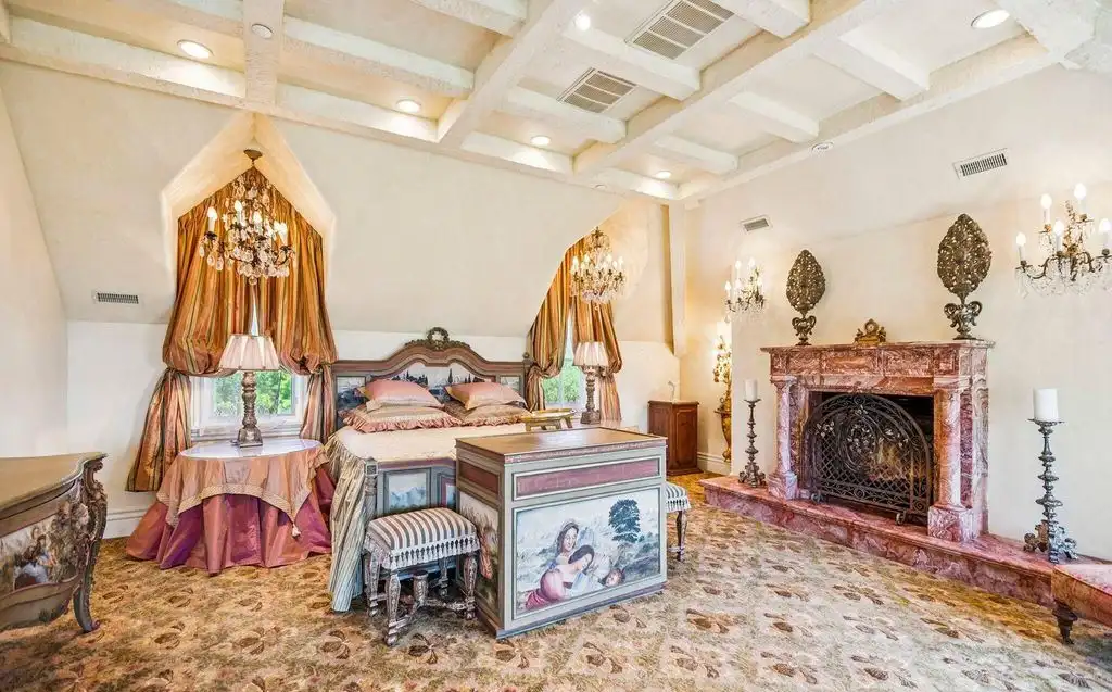 1526 W Red Hawk Trl An Extraordinary 6.5M Utah Retreat Blending European Craft and Western Grandeur 11