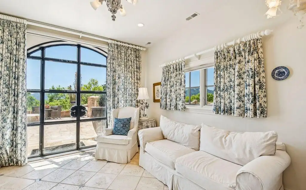 1526 W Red Hawk Trl An Extraordinary 6.5M Utah Retreat Blending European Craft and Western Grandeur 13