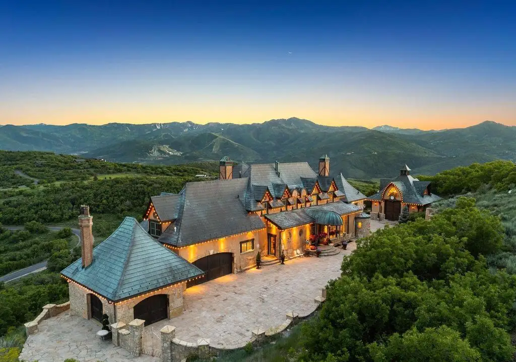 1526 W Red Hawk Trl An Extraordinary 6.5M Utah Retreat Blending European Craft and Western Grandeur 2