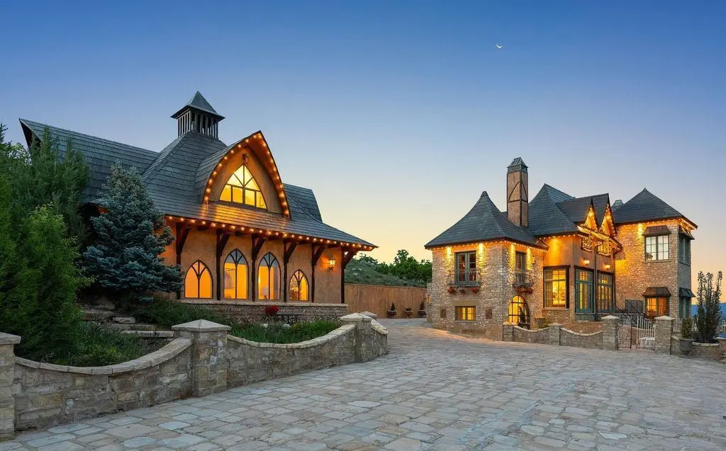 1526 W Red Hawk Trl An Extraordinary 6.5M Utah Retreat Blending European Craft and Western Grandeur 3