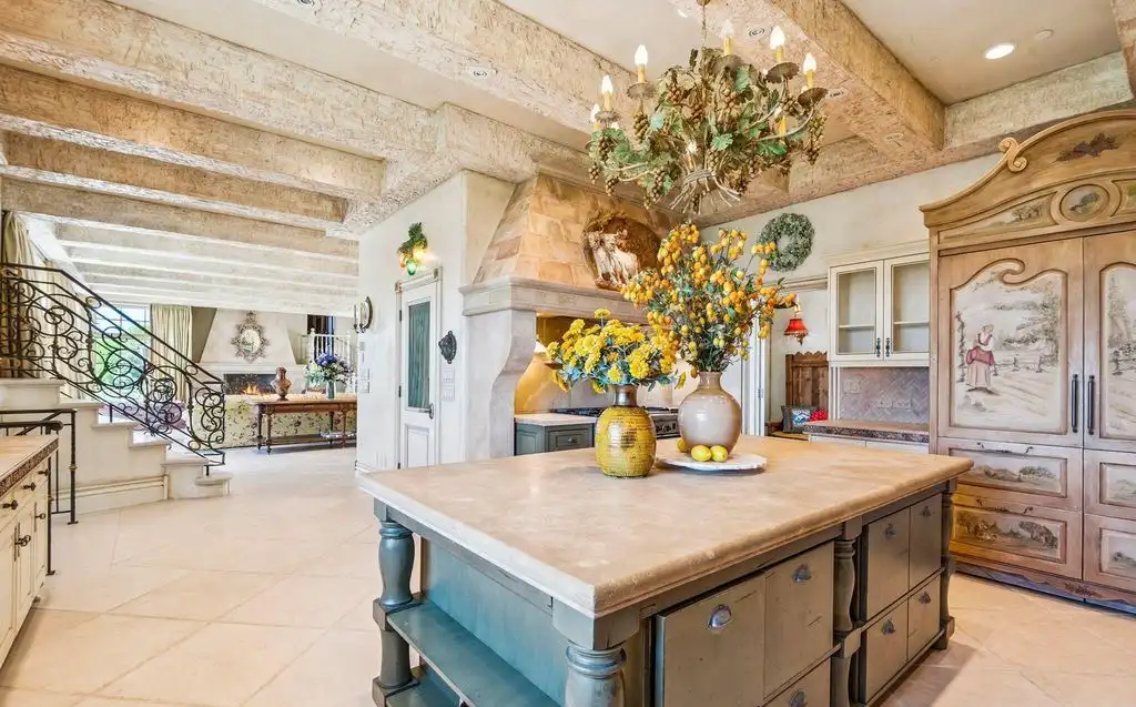 1526 W Red Hawk Trl An Extraordinary 6.5M Utah Retreat Blending European Craft and Western Grandeur 5