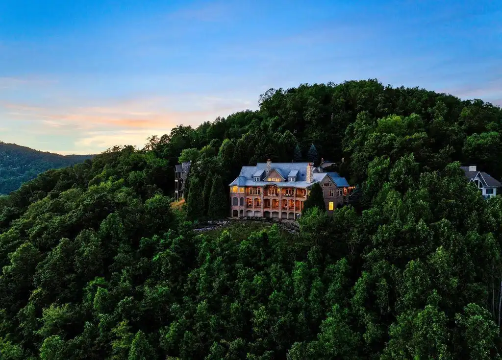 16 High Bluff Ct Stunning South Carolina Estate with Unparalleled Mountain Peak Views Asks 6 14