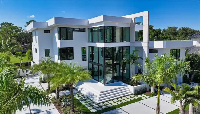 $11.9 Million Modern Coastal Masterpiece Offers Rare Rooftop Views and Resort-Style Living in Sarasota
