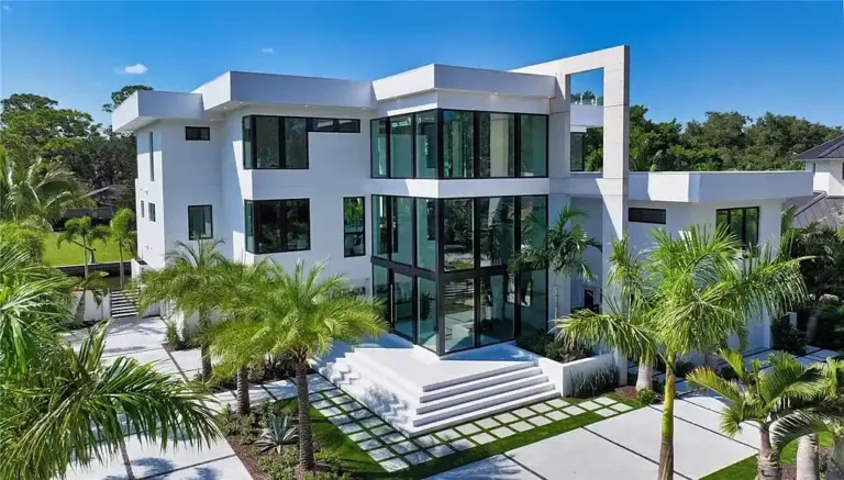 $11.9 Million Modern Coastal Masterpiece Offers Rare Rooftop Views and Resort-Style Living in Sarasota