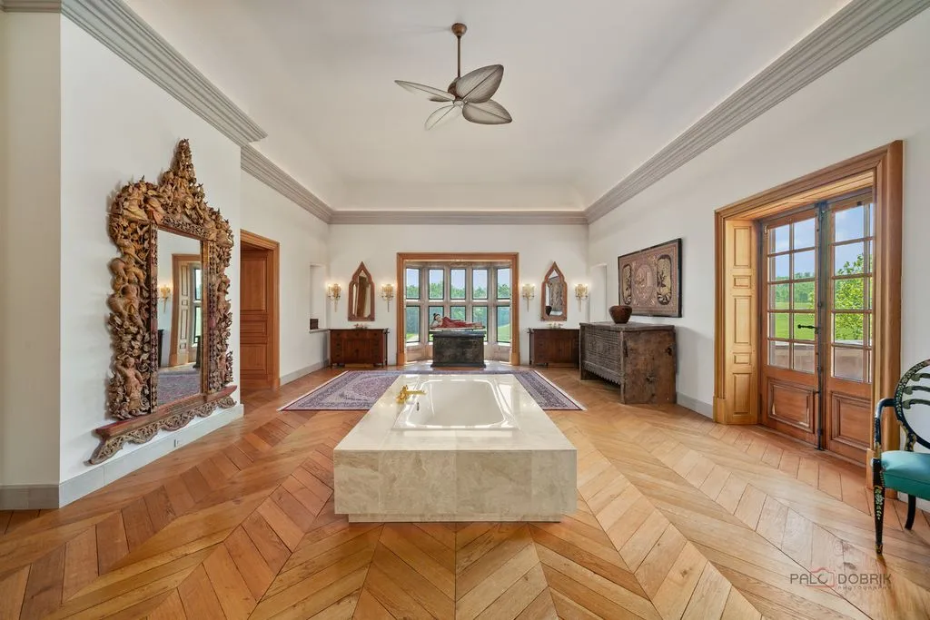 17519 Lincoln Rd An Extraordinary English Manor Showcasing Timeless Sophistication for 4877000 10