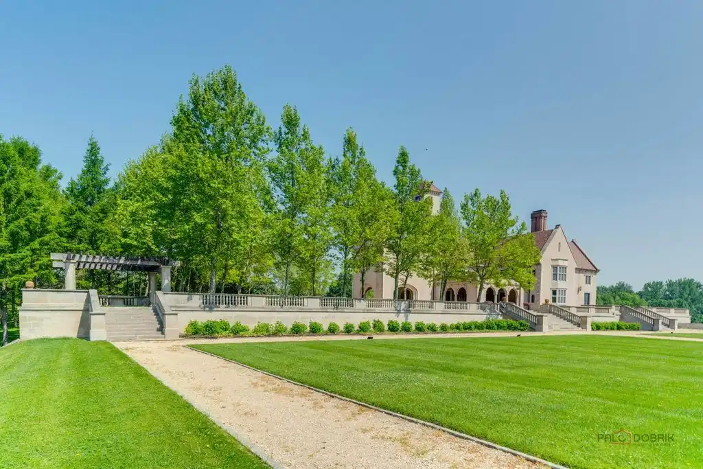 17519 Lincoln Rd An Extraordinary English Manor Showcasing Timeless Sophistication for 4877000 11