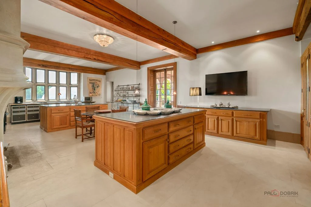 17519 Lincoln Rd An Extraordinary English Manor Showcasing Timeless Sophistication for 4877000 7