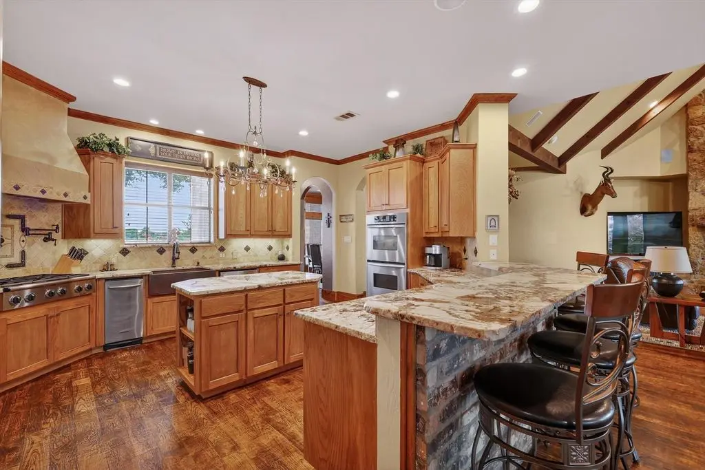 2 Groves Cir An Exceptional Texas Estate Offering Refined Luxury and Ultimate Privacy for 2.787 Million 10