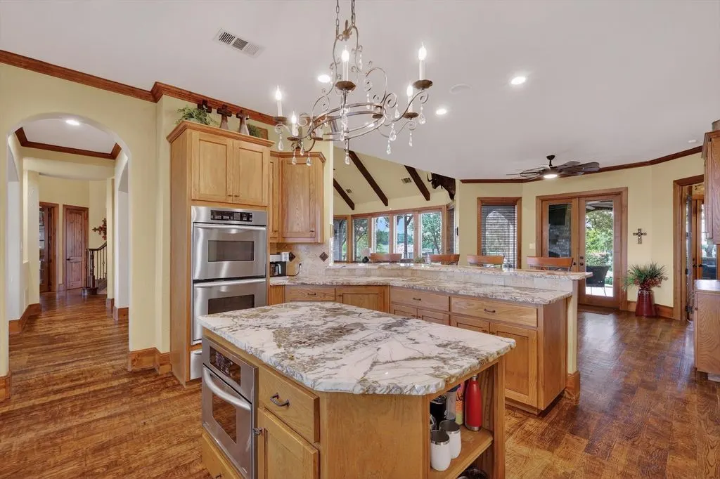 2 Groves Cir An Exceptional Texas Estate Offering Refined Luxury and Ultimate Privacy for 2.787 Million 11