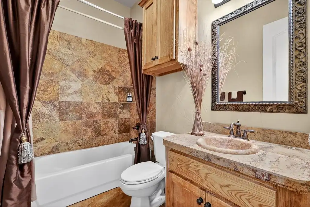 2 Groves Cir An Exceptional Texas Estate Offering Refined Luxury and Ultimate Privacy for 2.787 Million 12