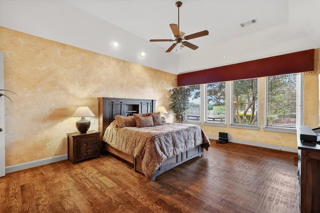 2 Groves Cir An Exceptional Texas Estate Offering Refined Luxury and Ultimate Privacy for 2.787 Million 13
