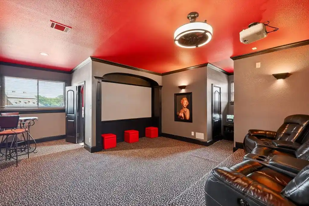 2 Groves Cir An Exceptional Texas Estate Offering Refined Luxury and Ultimate Privacy for 2.787 Million 16