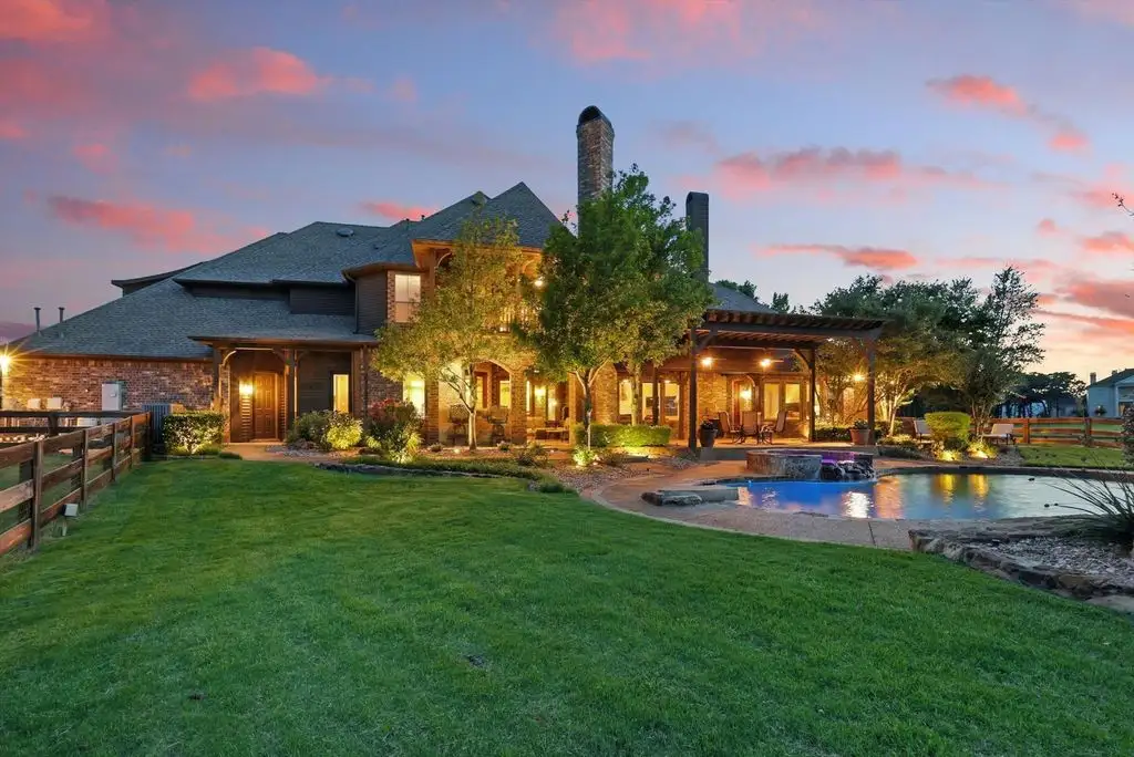 2 Groves Cir An Exceptional Texas Estate Offering Refined Luxury and Ultimate Privacy for 2.787 Million 3