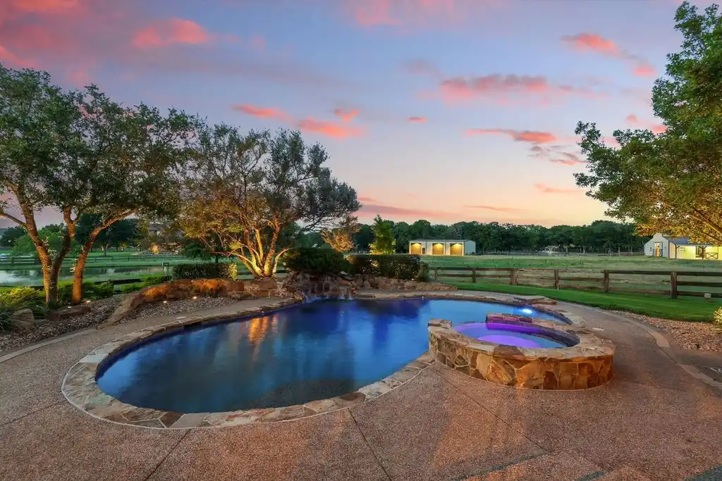 2 Groves Cir An Exceptional Texas Estate Offering Refined Luxury and Ultimate Privacy for 2.787 Million 4