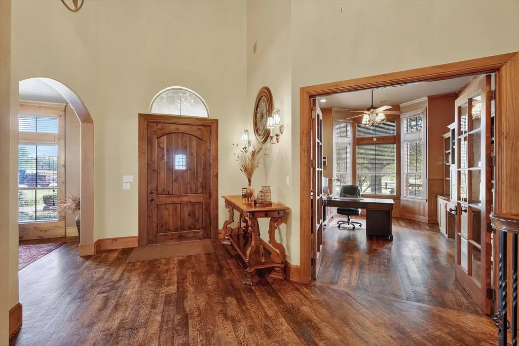 2 Groves Cir An Exceptional Texas Estate Offering Refined Luxury and Ultimate Privacy for 2.787 Million 5