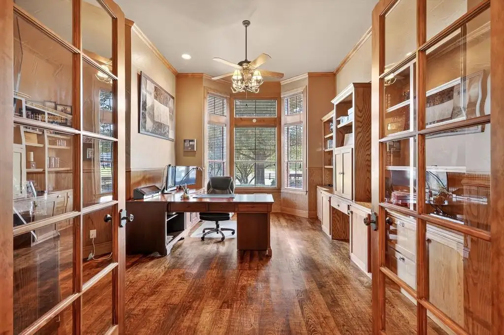2 Groves Cir An Exceptional Texas Estate Offering Refined Luxury and Ultimate Privacy for 2.787 Million 6