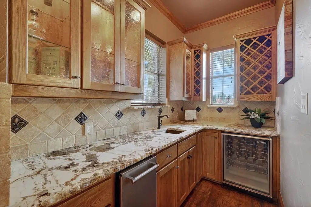 2 Groves Cir An Exceptional Texas Estate Offering Refined Luxury and Ultimate Privacy for 2.787 Million 7