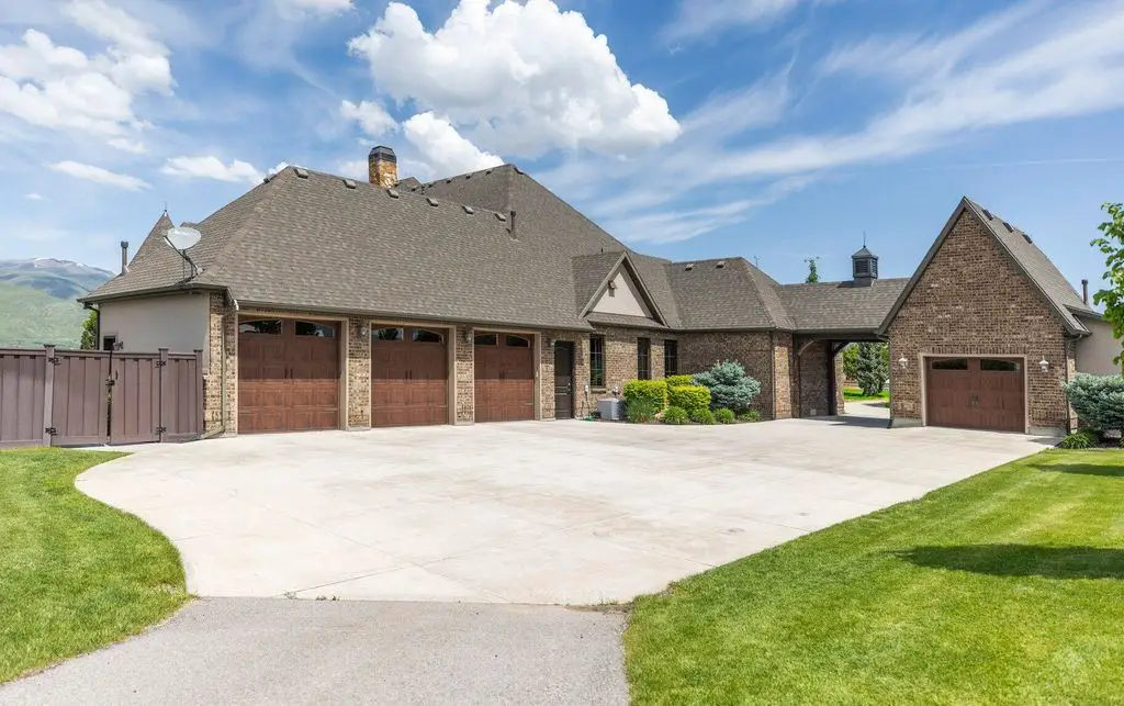 2251 W 2400 S A Breathtaking Heber Valley Equestrian Estate Offering Unrivaled Luxury on 5.5 Acres 18