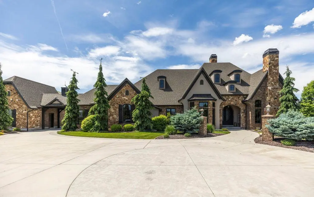 2251 W 2400 S A Breathtaking Heber Valley Equestrian Estate Offering Unrivaled Luxury on 5.5 Acres 20